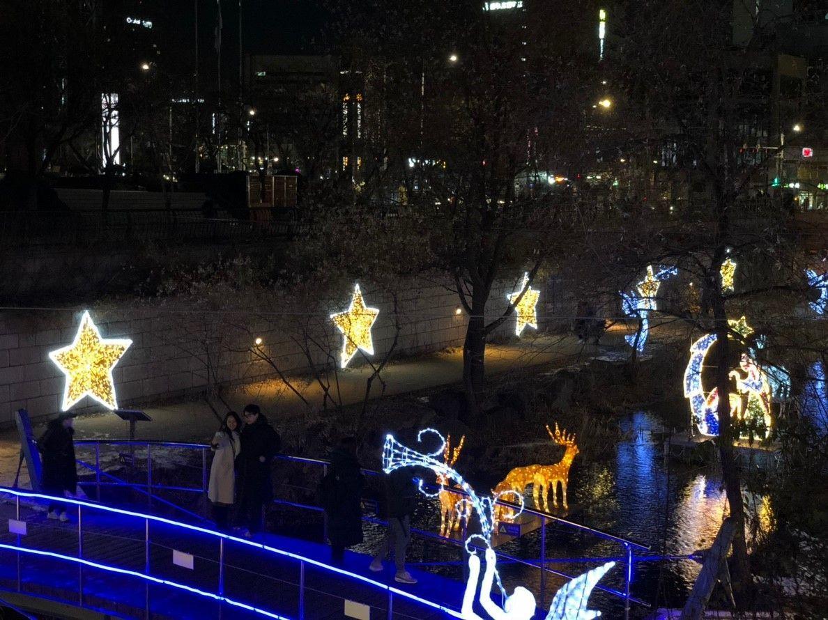 2025, christmas, lights, festival, beautiful, romantic, holiday, happy new year, 2025, lanterns, angels, heart, stream, cheonggyecheon, seoul, korea, jonggak